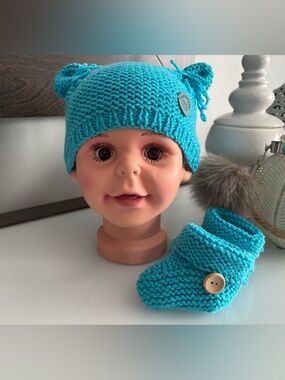 Handknit Baby Beanie & Booties Set in Bright Aqua